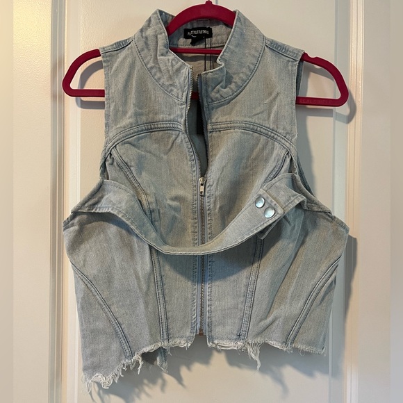 PrettyLittleThing Jackets & Blazers - Pretty Little Thing Bleach Wash Zip Thru Denim Crop Jacket